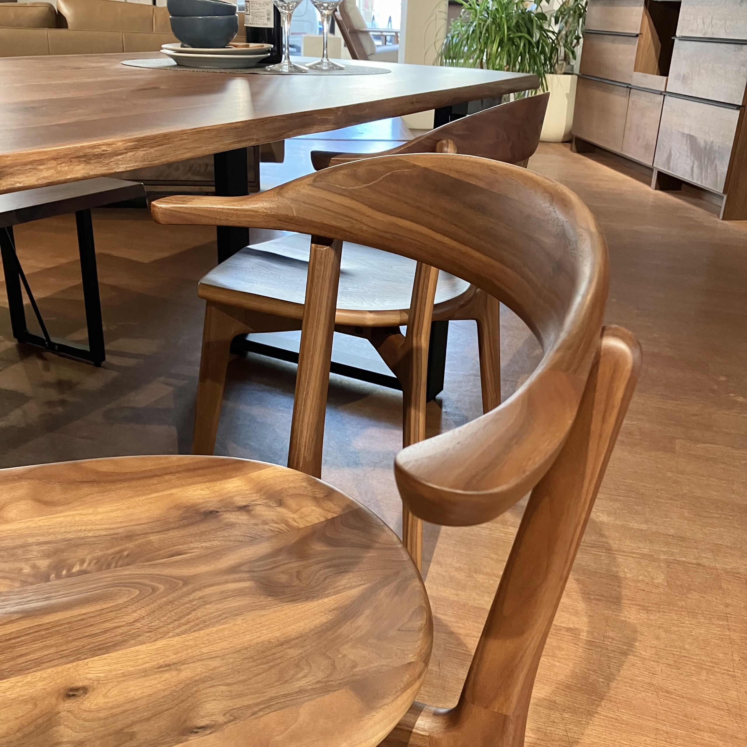 ハーフアームチェア DC352-1W – 商品カタログ