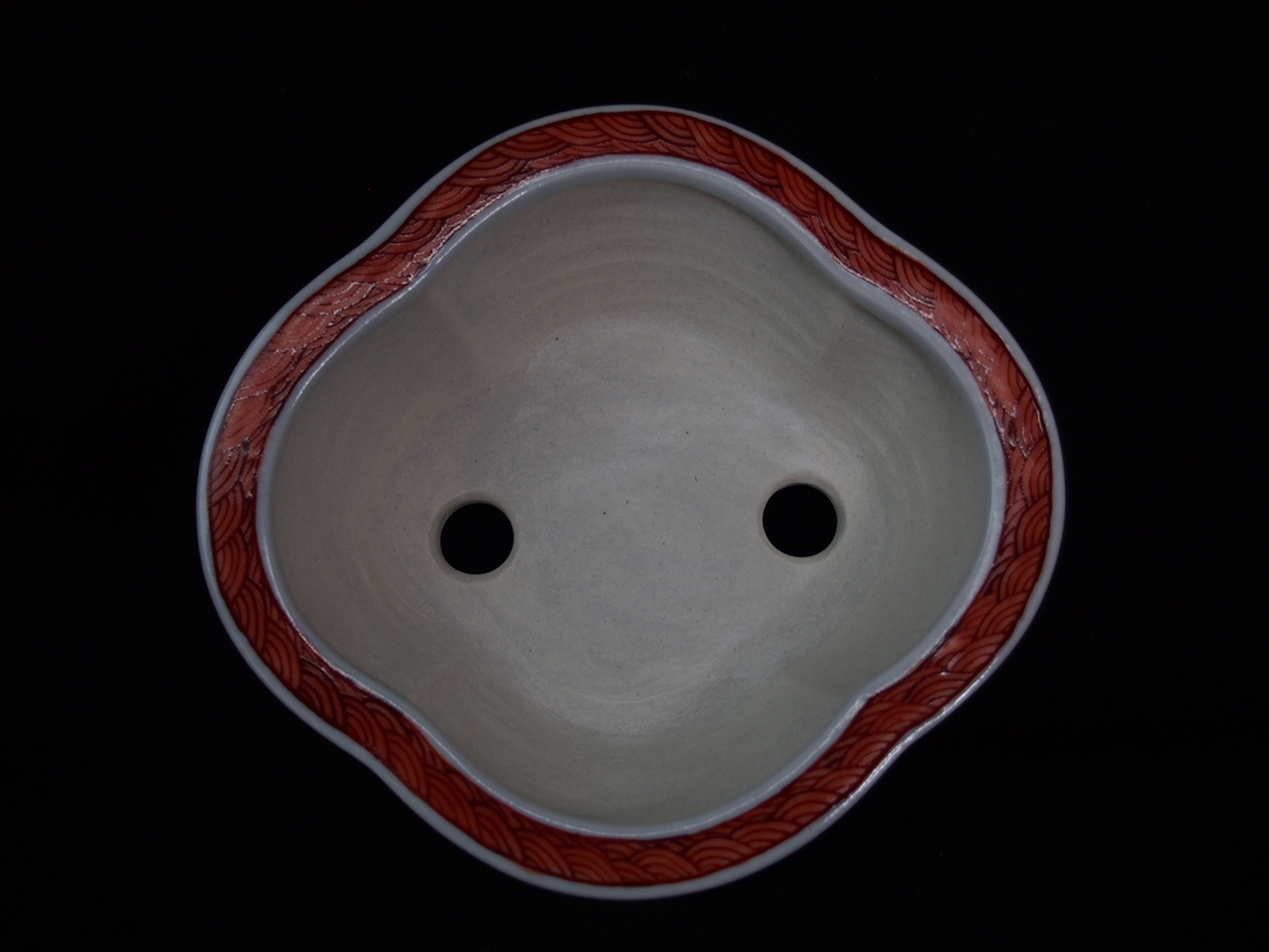 月之輪涌泉造、赤絵龍図外縁隅入切足長方鉢盆栽鉢名鉢