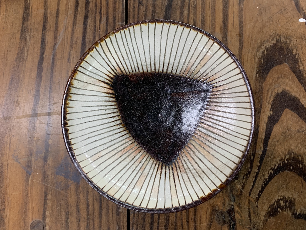 西表焼 青峰窯 線彫丸皿 ※在庫切れ | 通販もできる商品 | やちむん館