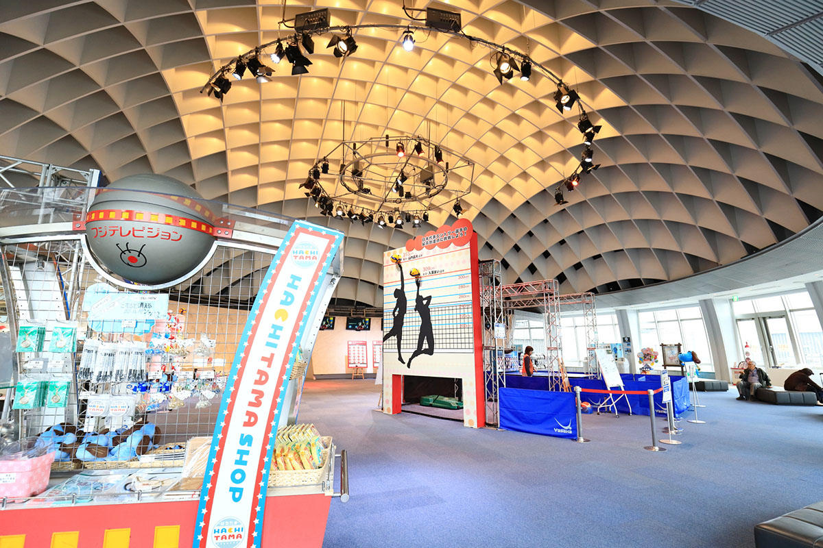 ドラマのセットや景色が楽しめる！大きな球体が目印の「フジテレビ本社