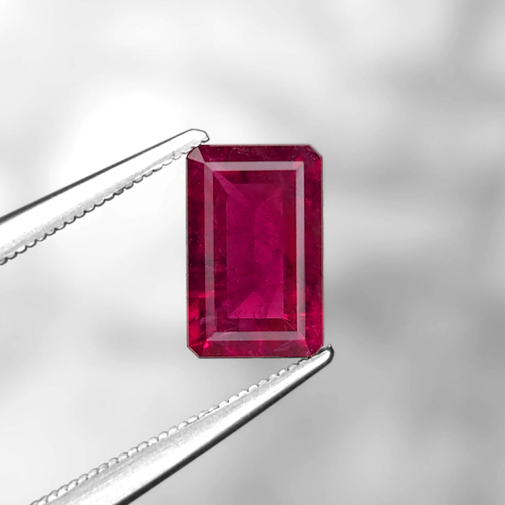 レッドベリル0.86ct(GIA宝石鑑別書付) | ユアエメラルド