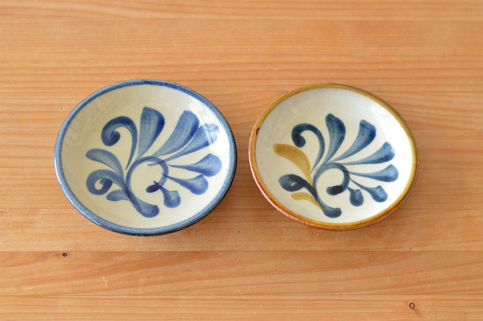 琉球壷屋焼 陶真窯 相馬正和 作 琉球赤絵魚文尺皿 F 琉球壷屋焼 陶真窯