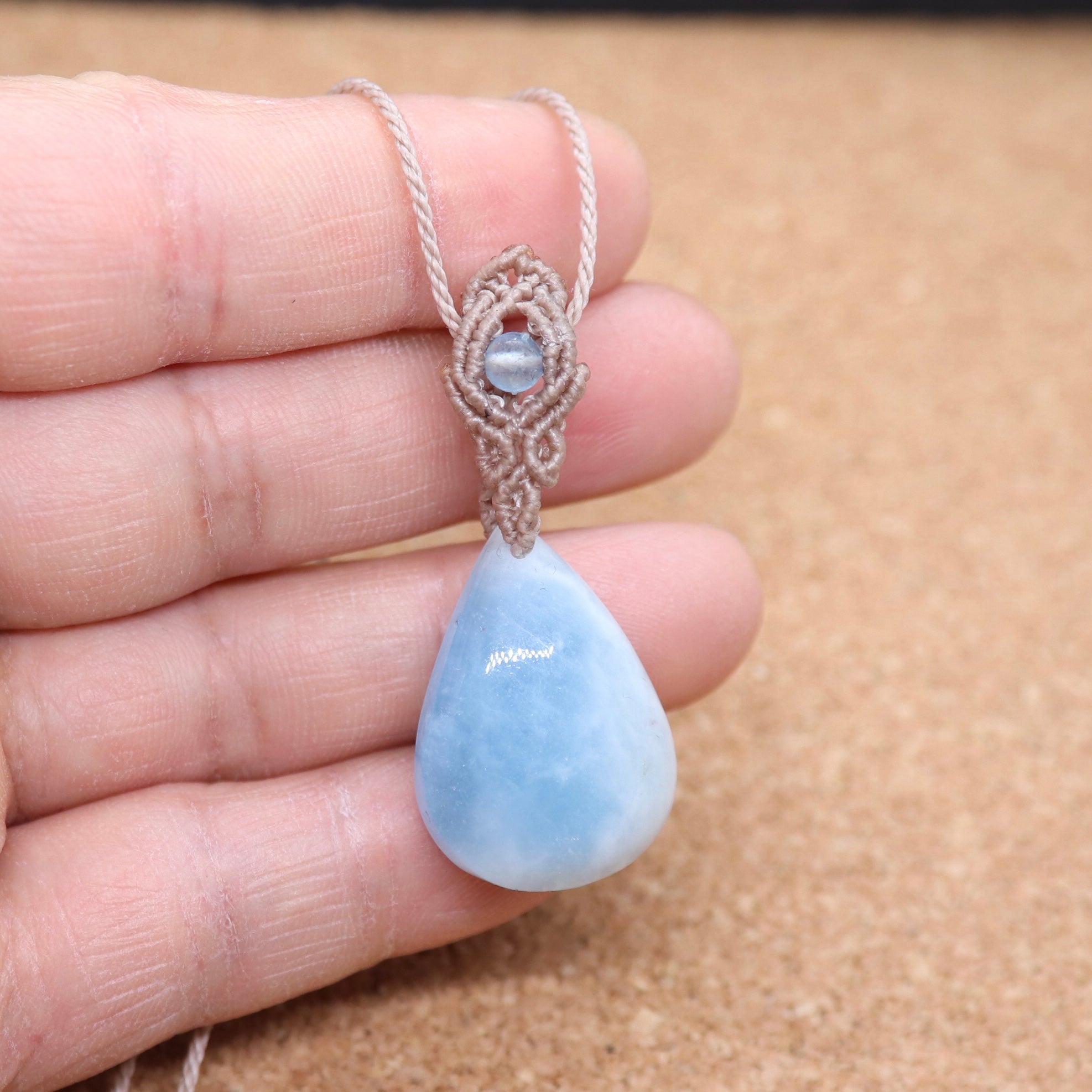 アクアマリン・アイオライトのマクラメネックレス アクアマリンと