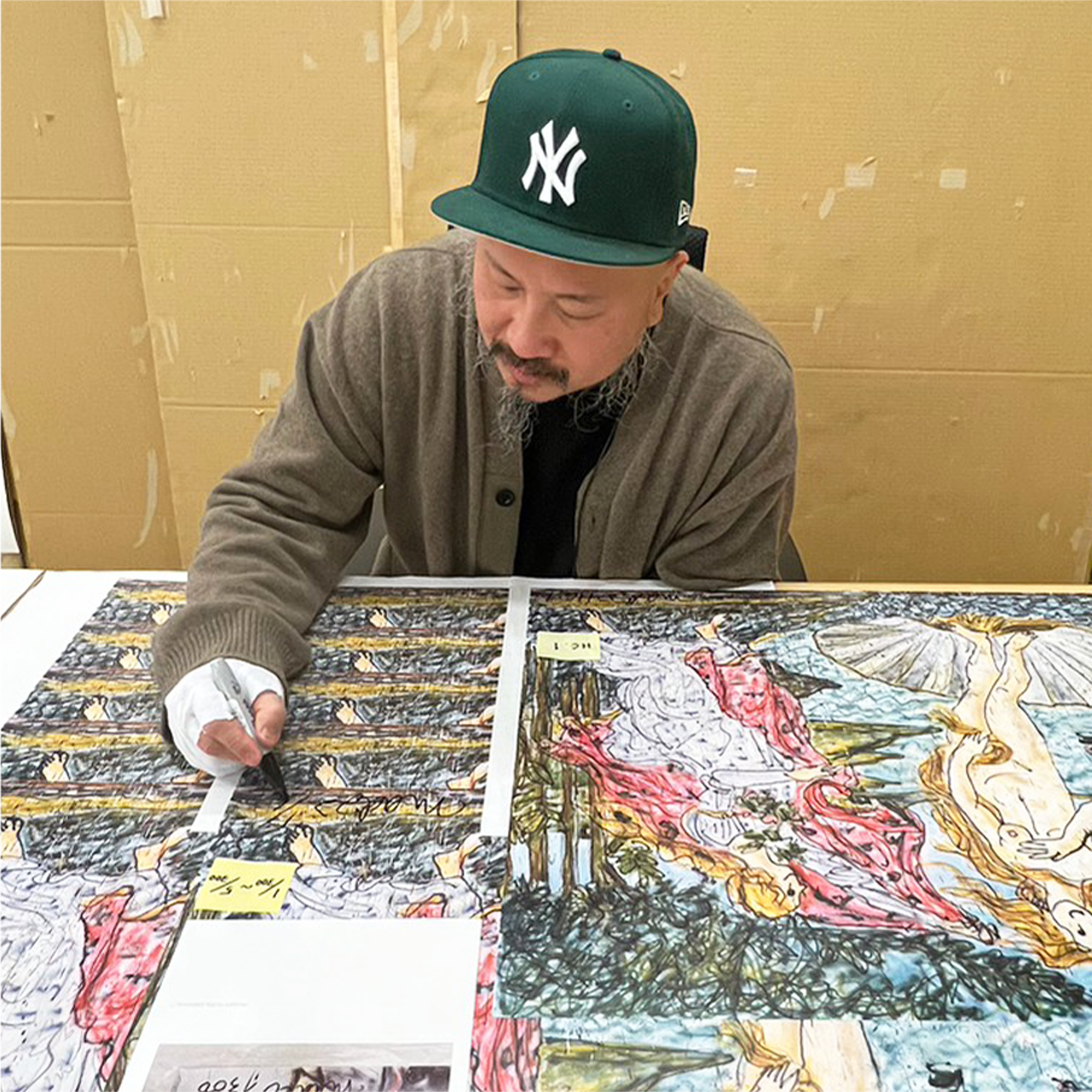 1月12日(木)12時よりWEBサイトにて、MADSAKIエディションサイン入り