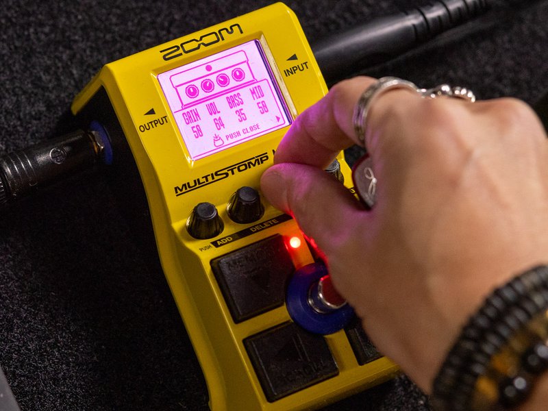 MS-200D+ MultiStomp for Guitarists | ZOOM