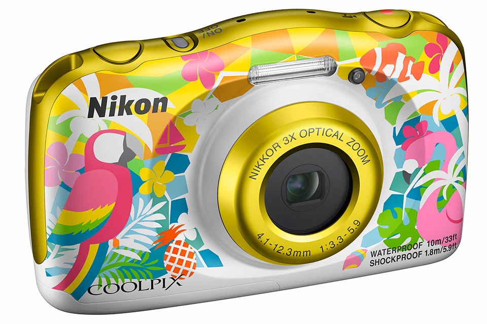アウトドアも個性派でいこう！ 特典満載のニコン防水コンデジ「COOLPIX