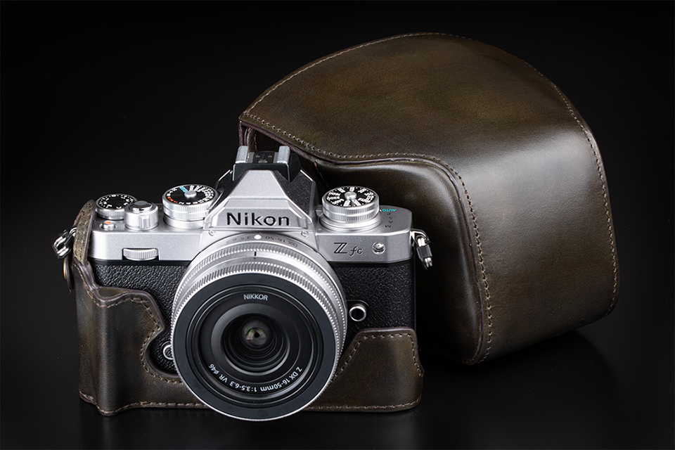 クラシカルな「Z fc」を引き立てるレザーの重厚感！ ホールド感も