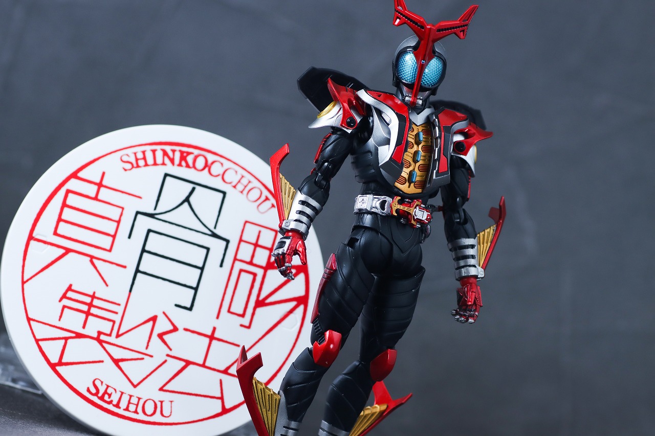 S.H.Figuarts 真骨彫製法 仮面ライダー響鬼カブト 10th ver 仮面ライダー響