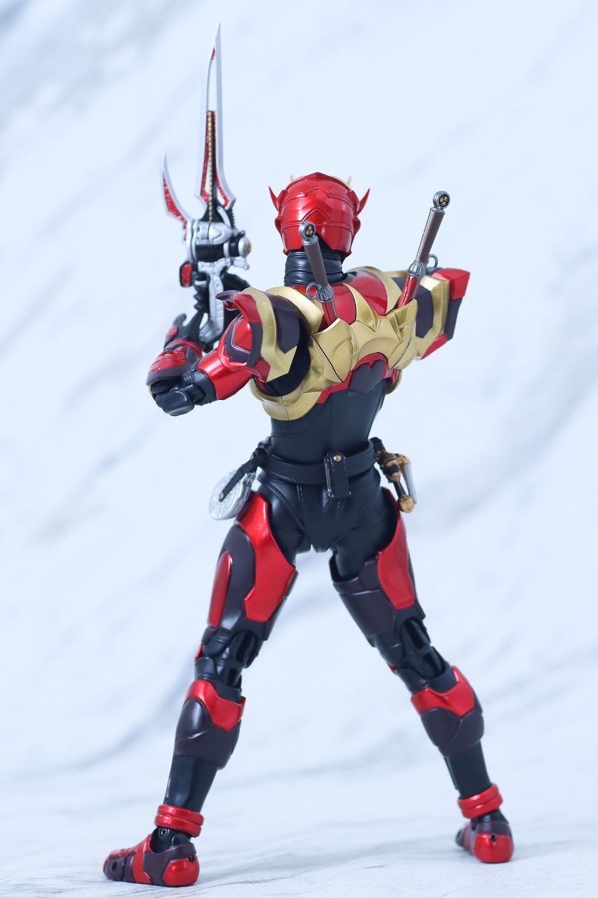 S.H.Figuarts（真骨彫製法） 仮面ライダー装甲響鬼 アームド響鬼