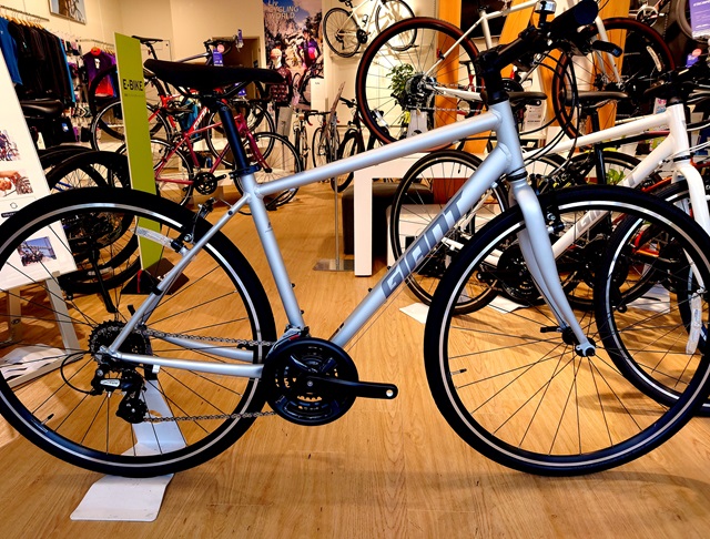 直接引き取りのみ(東京)！GIANT Escape R3 直接引き取りのみ(東京