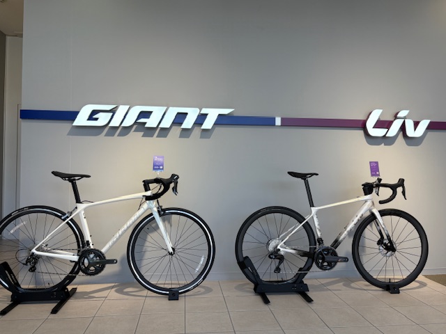 m*様 ロードバイク GIANT ［引き取りor埼玉県川口市より15kg圏内配