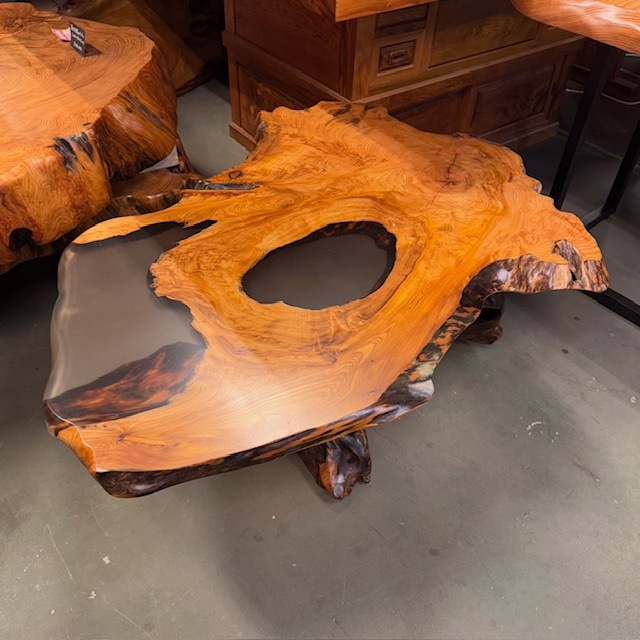 杉の輪切りのレジンテーブル センターテーブル 杉の輪切りのレジン