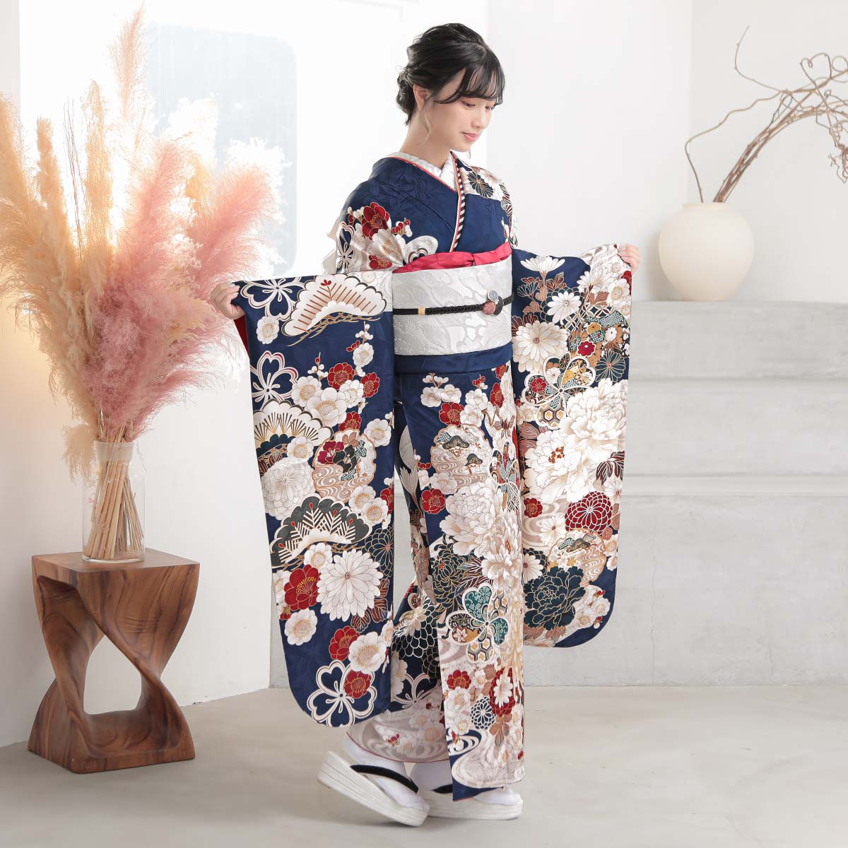 紺地上品な牡丹と乱菊の振袖フルセット 紺地上品な牡丹と乱菊の振袖