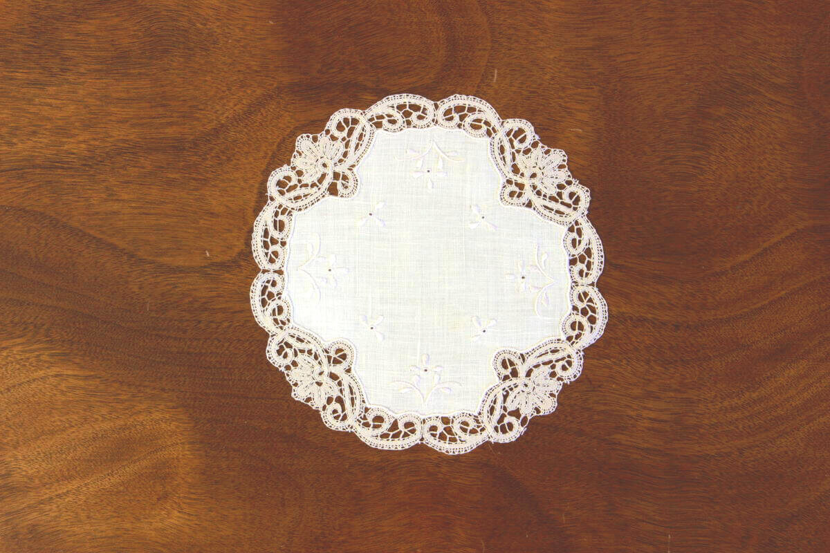 アンティーク 1880年頃 ミラネーゼレース 飛ぶ鳥 ボビン編リネン