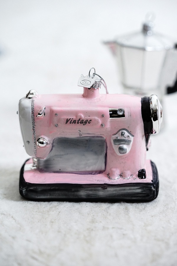 リバティクリスマスガラスオーナメント ピンクのヴィンテージミシン gx