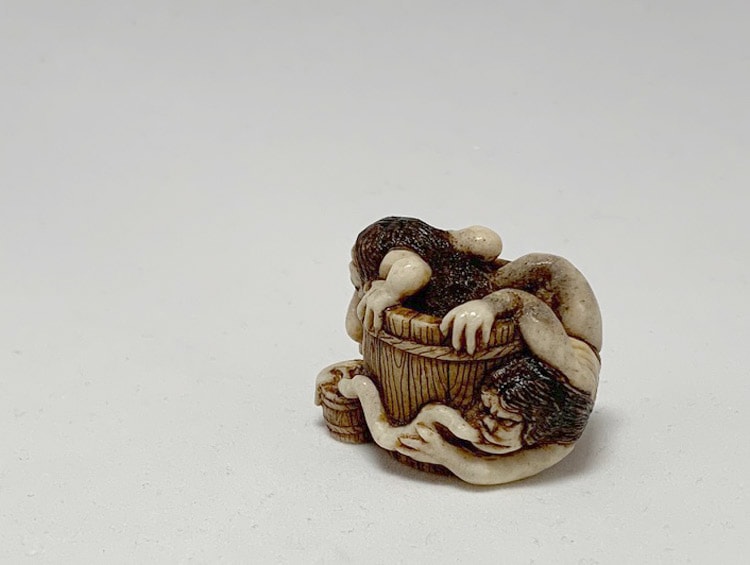 根付「垢嘗（あかなめ）」 鹿角 □光斎