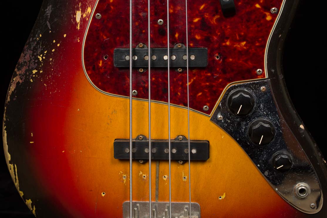 実は個体数が少ない3コントロール、スラブ指板の1962年製Jazz Bass