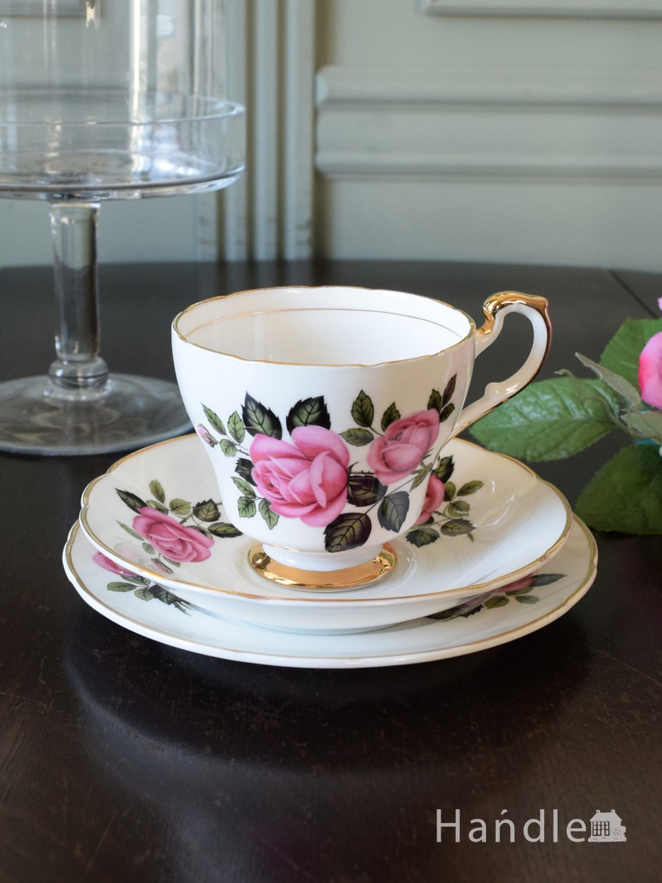 英国アフタヌーンティー用の食器、LUBERN BONE CHINAの薔薇模様の