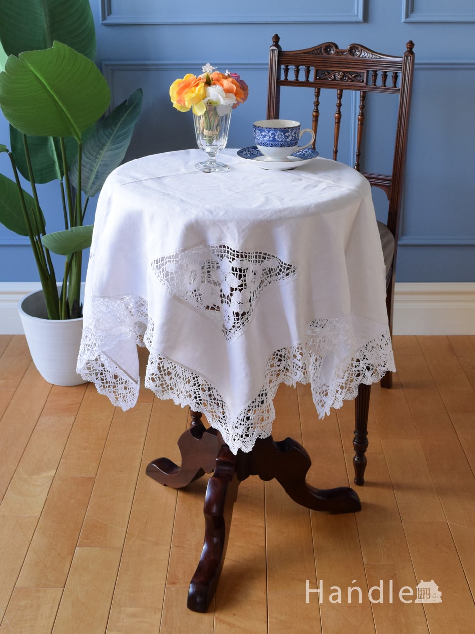 フランスで見つけたアンティーククロス、お花のカットワークが