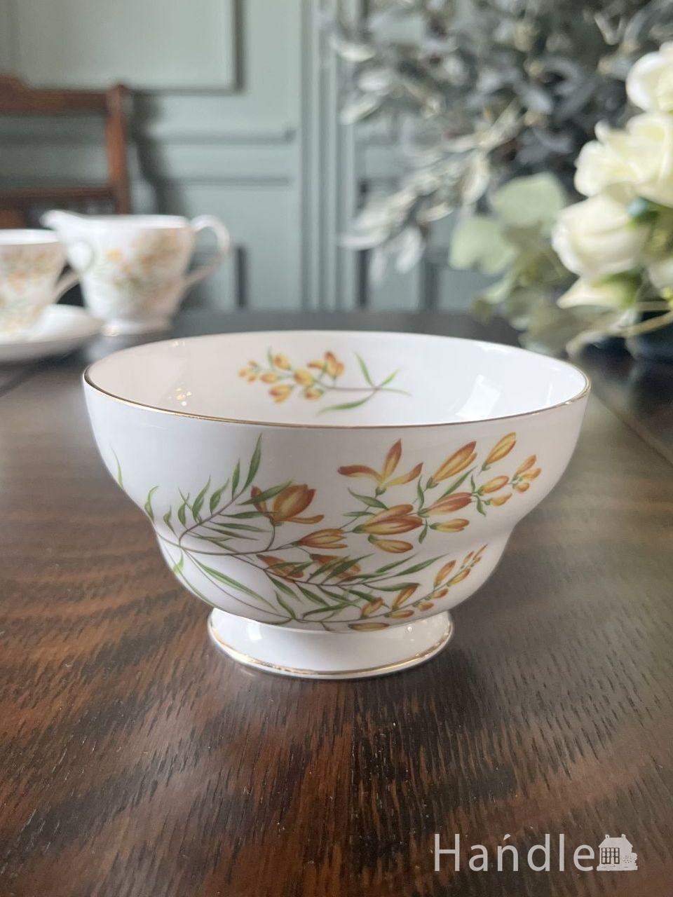 英国のアンティークシルバープレートのボウル、お花の形の持ち手付きの