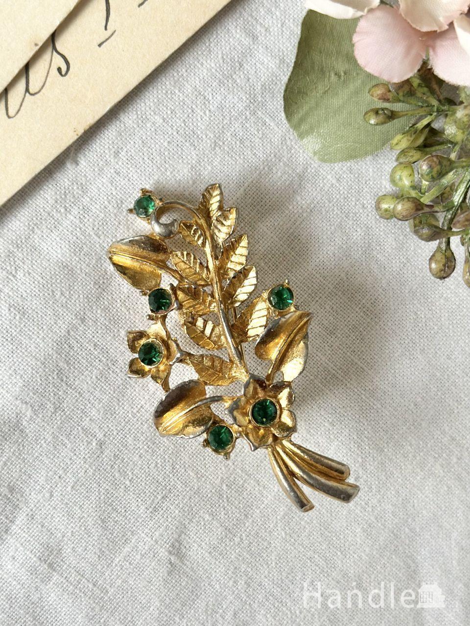 アンティークのおしゃれなアクセサリー、ラインストーンがキラっと輝く