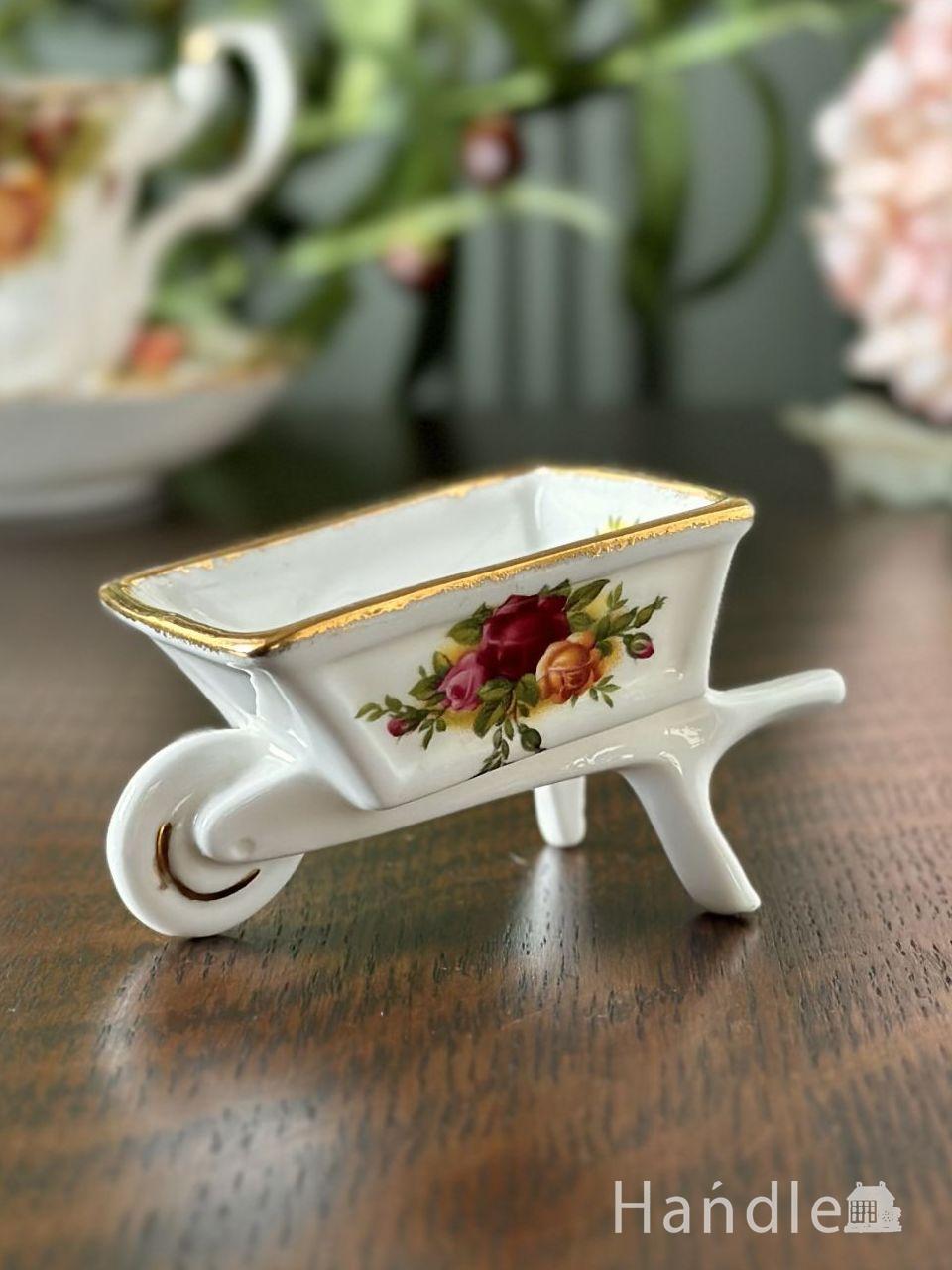 イギリスのアンティークの置物、ベスウィック社のネコのオブジェ