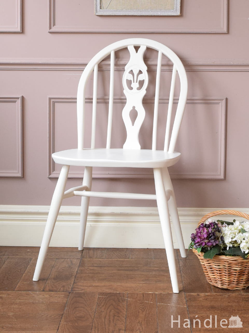 イギリスのアンティークのおしゃれなダイニングチェア、お花の彫刻が