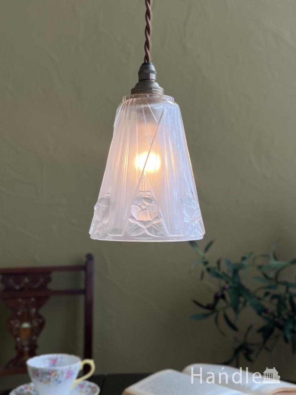 フランスのアンティーク照明、ピンクのミルクガラスのペンダントライト