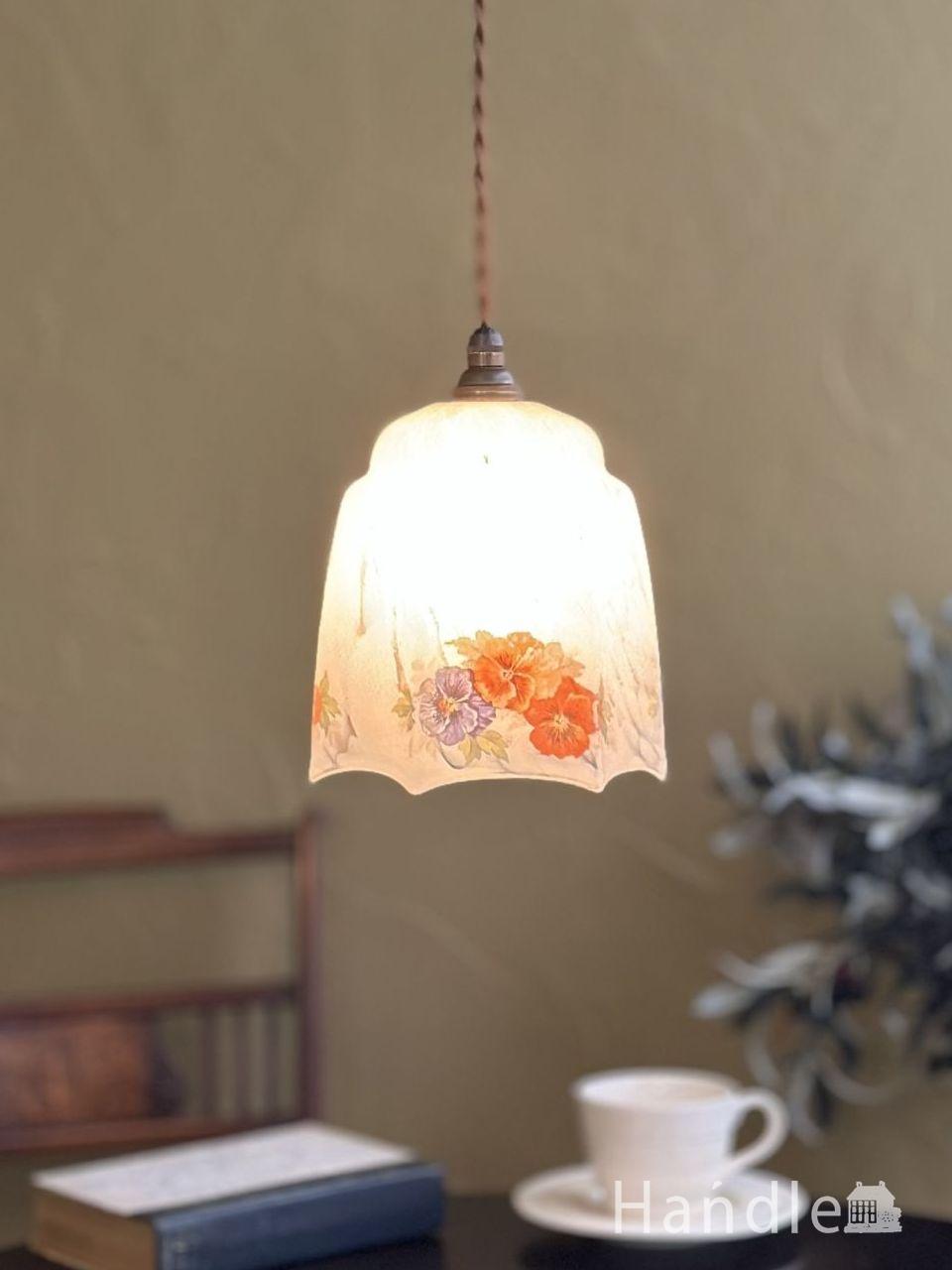 イギリスのおしゃれなアンティーク照明、お花模様が可愛いハンギング
