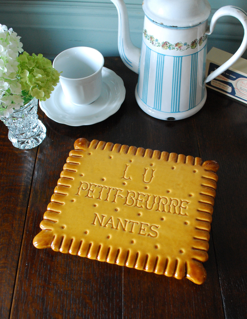 フランスから届いたビスケットLUの陶器製プレート(m-1224-z