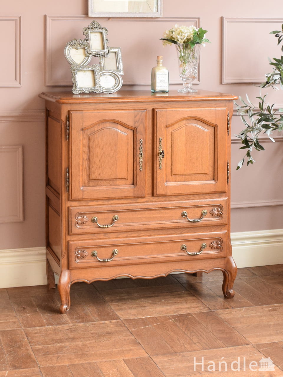 テレビボードにも使える、イギリスで買い付けてきたヴィンテージサイド