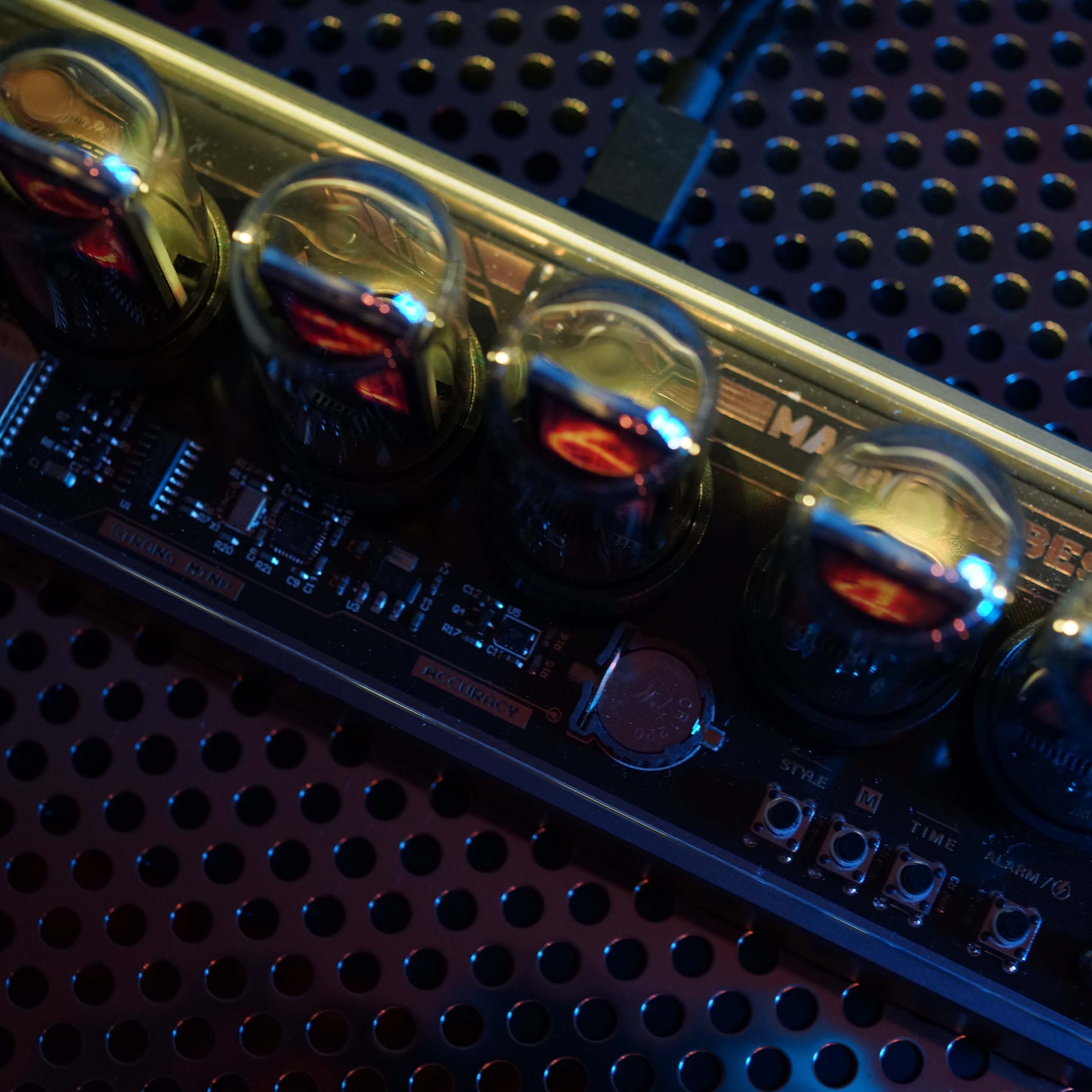 受注：MARVEL TUBES｜ニキシー管シミュレーター – 830時計店