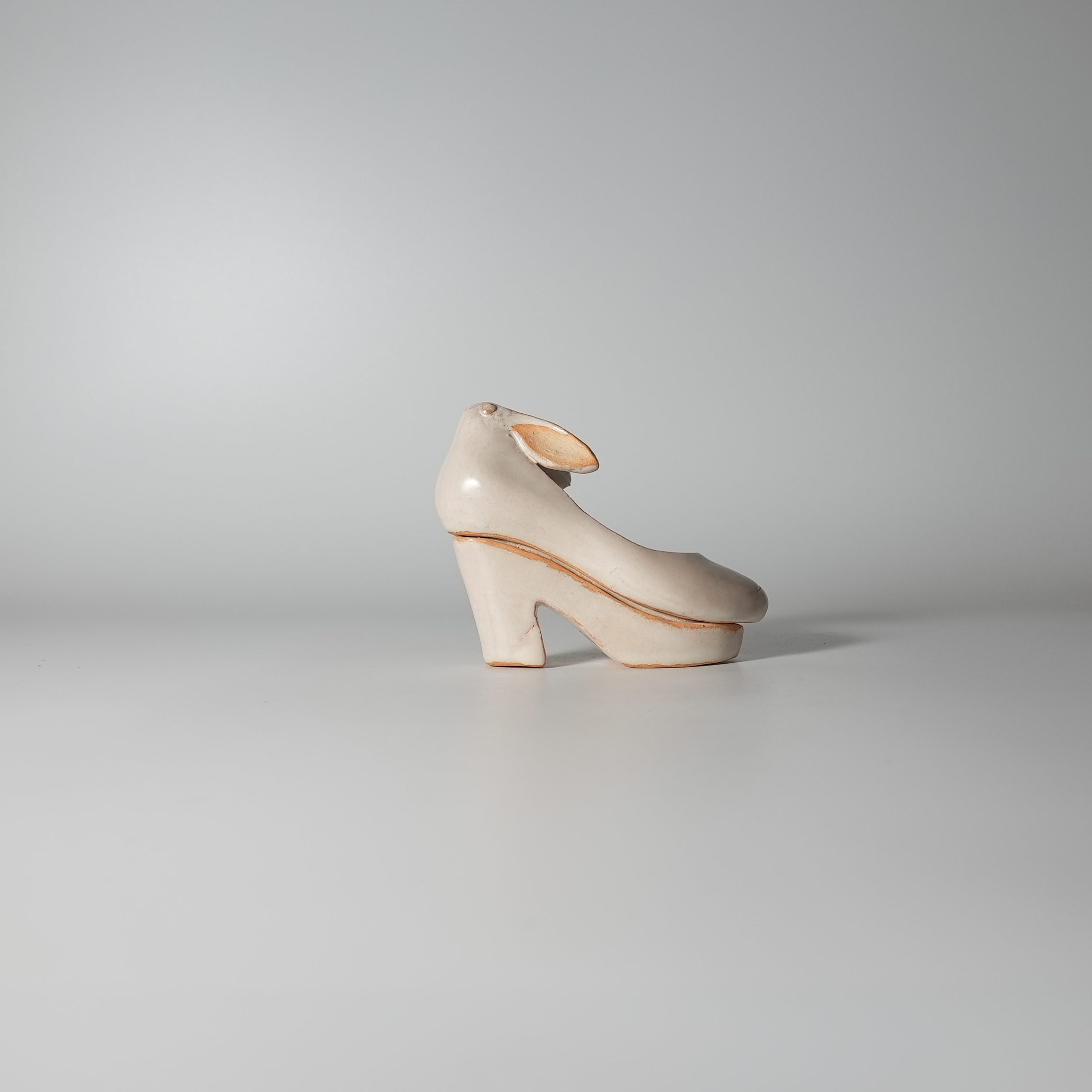 2023年干支うさぎ香合 卯 坂倉善右衛門作 萩焼 | 萩焼屋Hagiyakiya