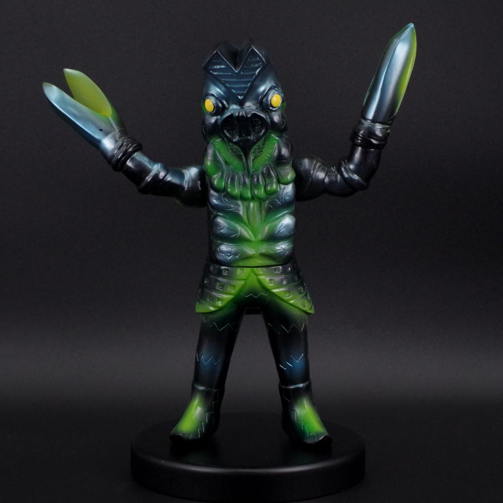 4月26日(土)より販売開始】【マルサン】バルタン星人五代目350 怖れ