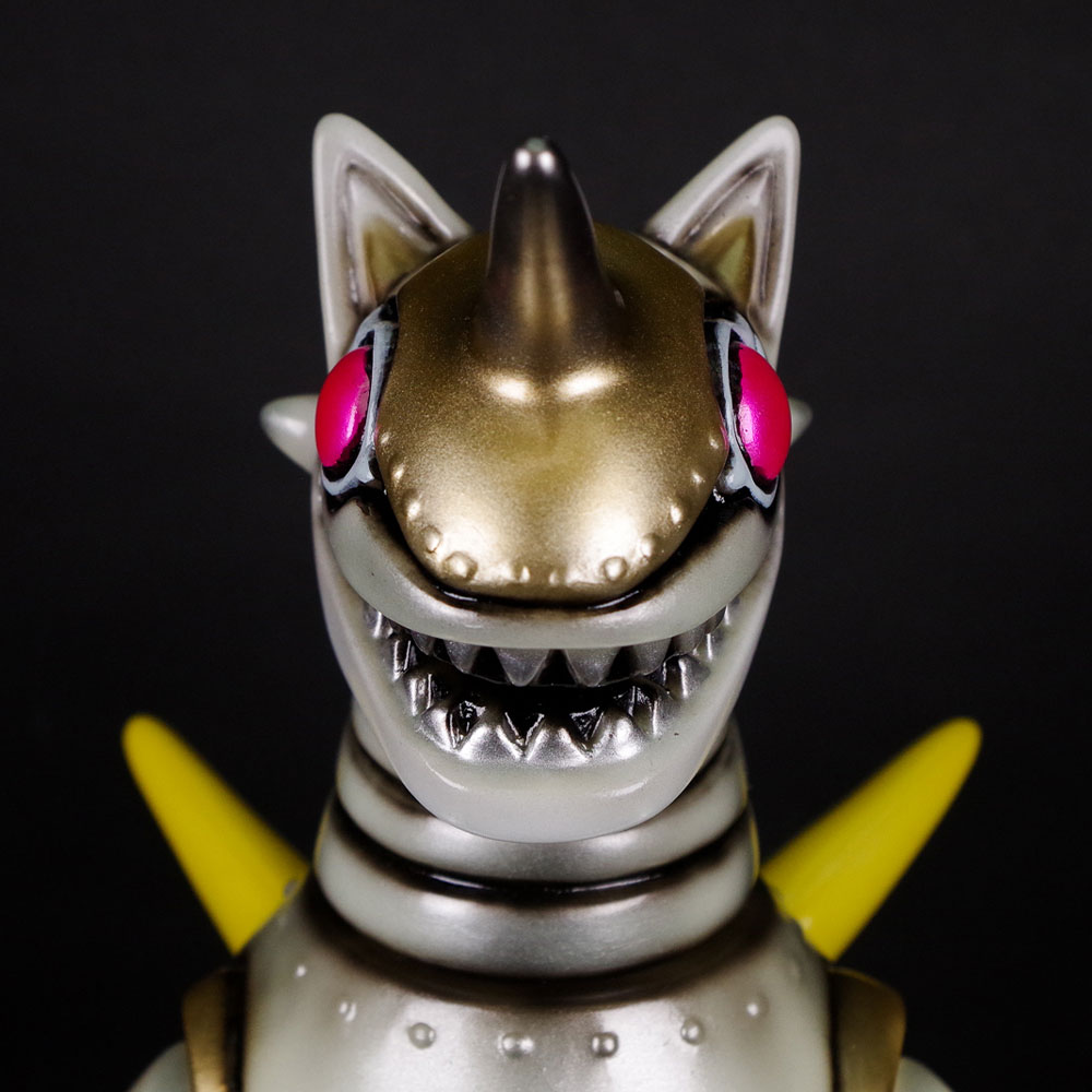 墓場の画廊×ドリームロケット第二弾‼︎暗闇で光る、怪獣ロボットが出現