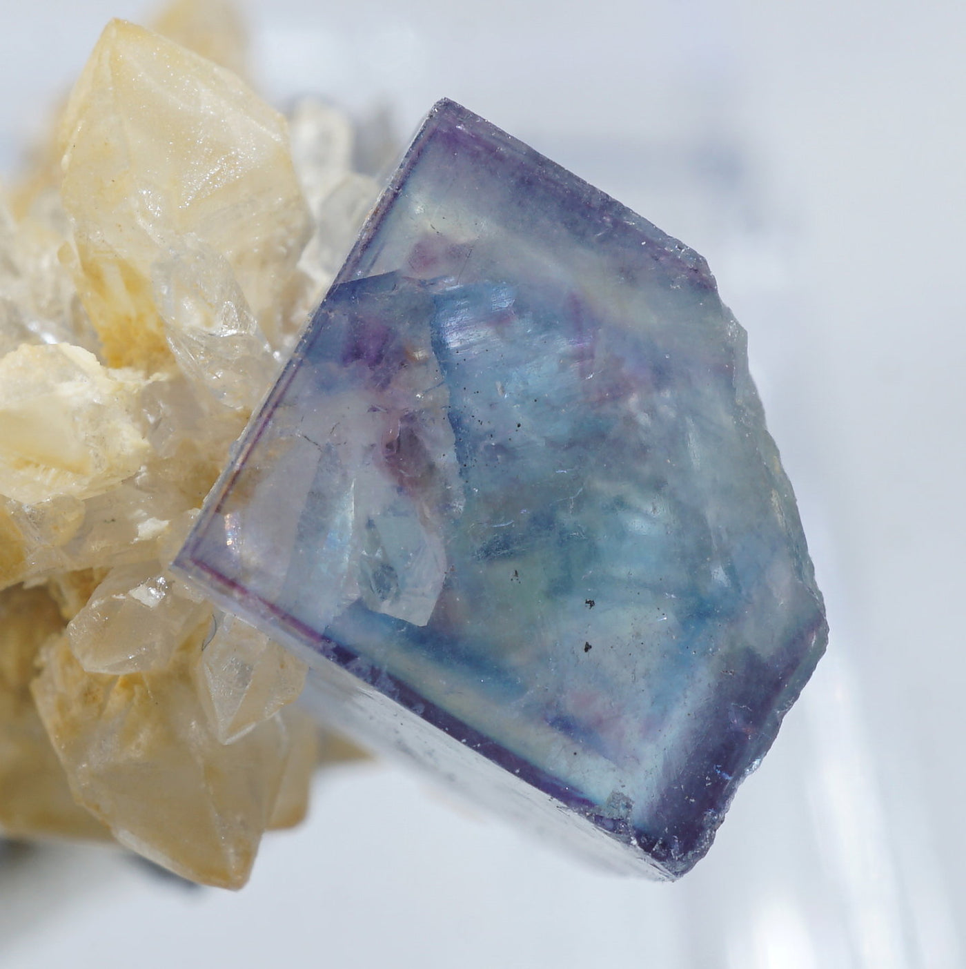 ナミビア・オコルス産 フローライト – 天然石ハッピーギフト