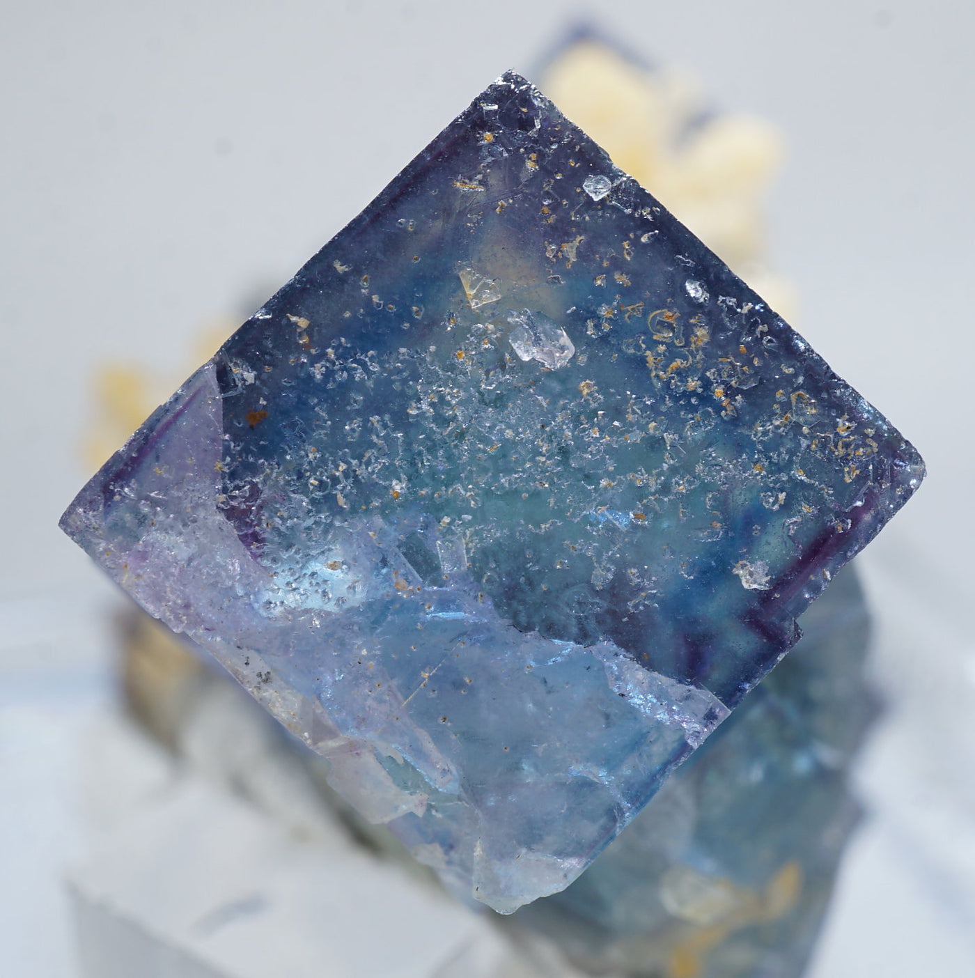 ナミビア・オコルス産 フローライト – 天然石ハッピーギフト