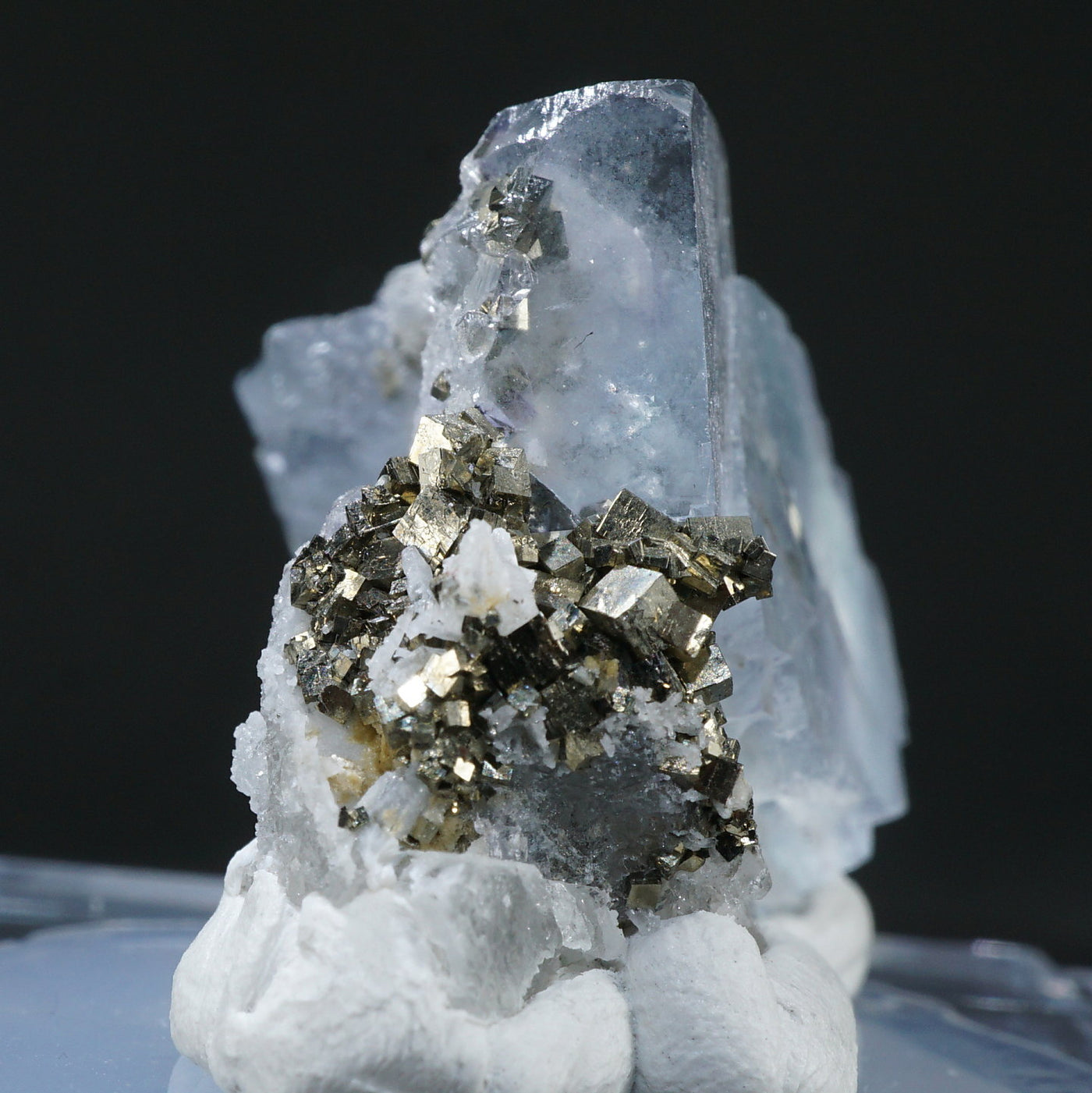 フローライト 46：ヤオガンシャン（満天星 / パイライト共生） フロー