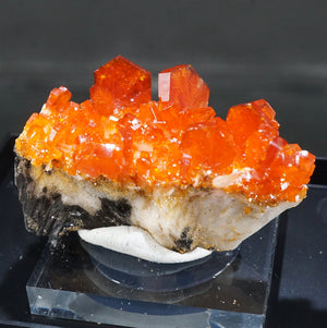 モロッコ産 バナジン鉛鉱 – 天然石ハッピーギフト