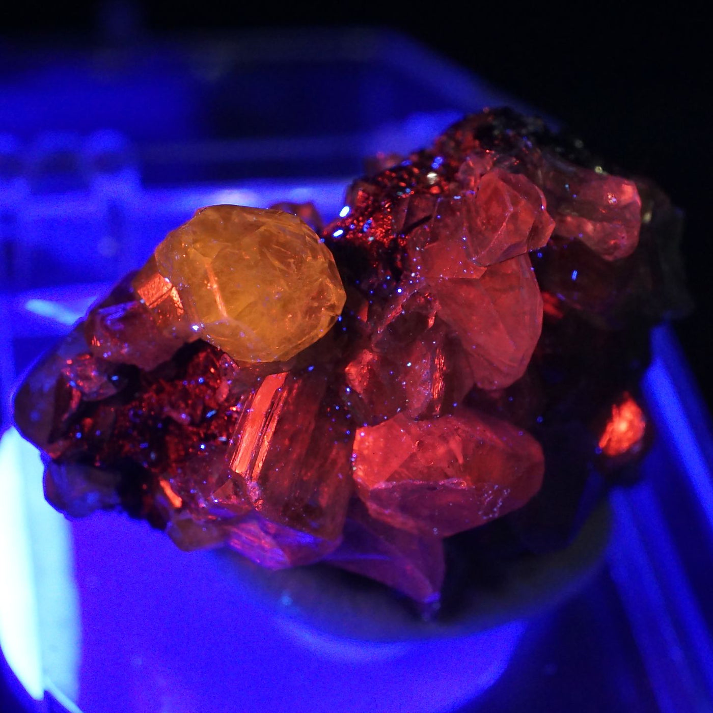 蛍光》タンザニア産 ツァボライト・透輝石 – 天然石ハッピーギフト