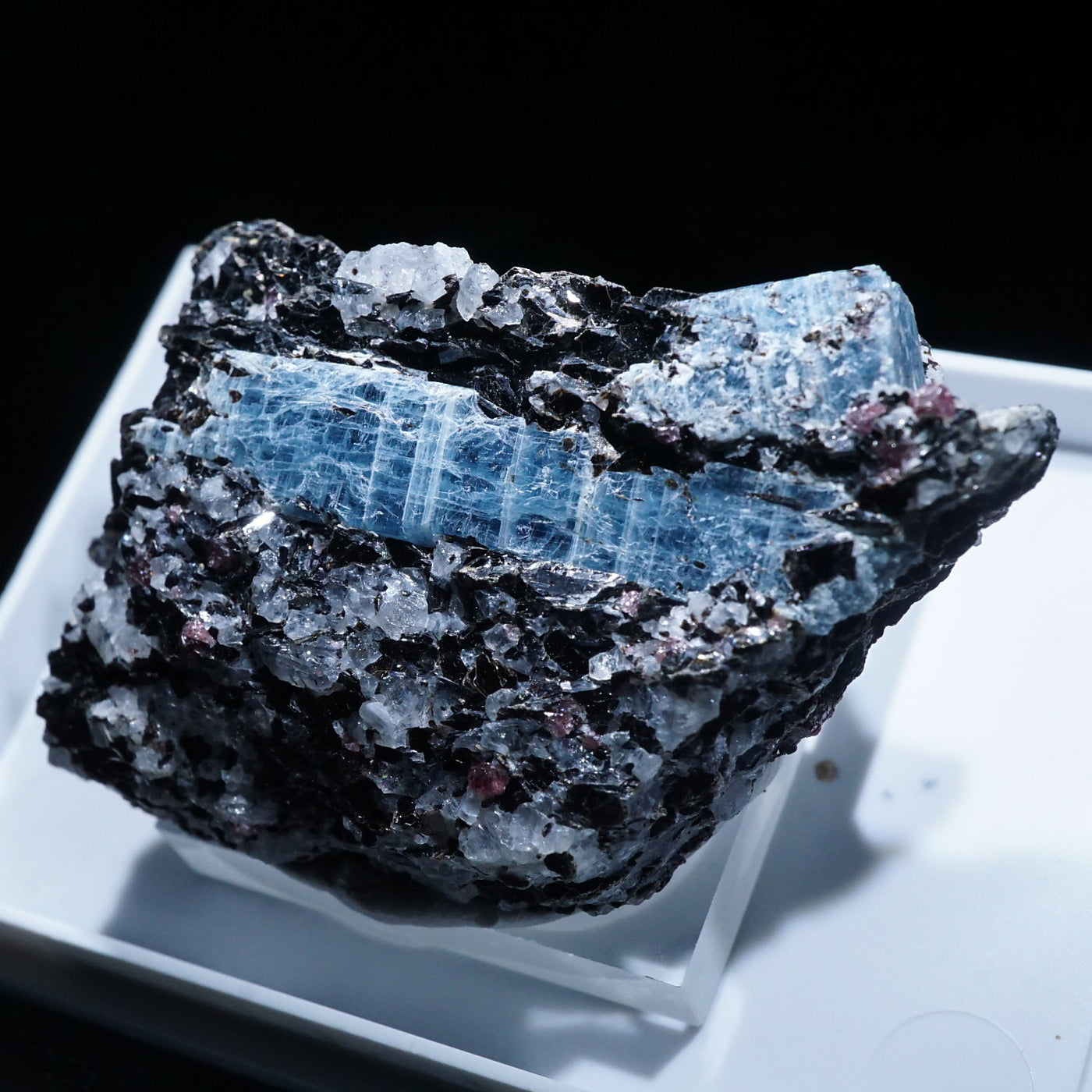 ロシア産 蛍光カイヤナイト|ハッピーギフト – 天然石ハッピーギフト