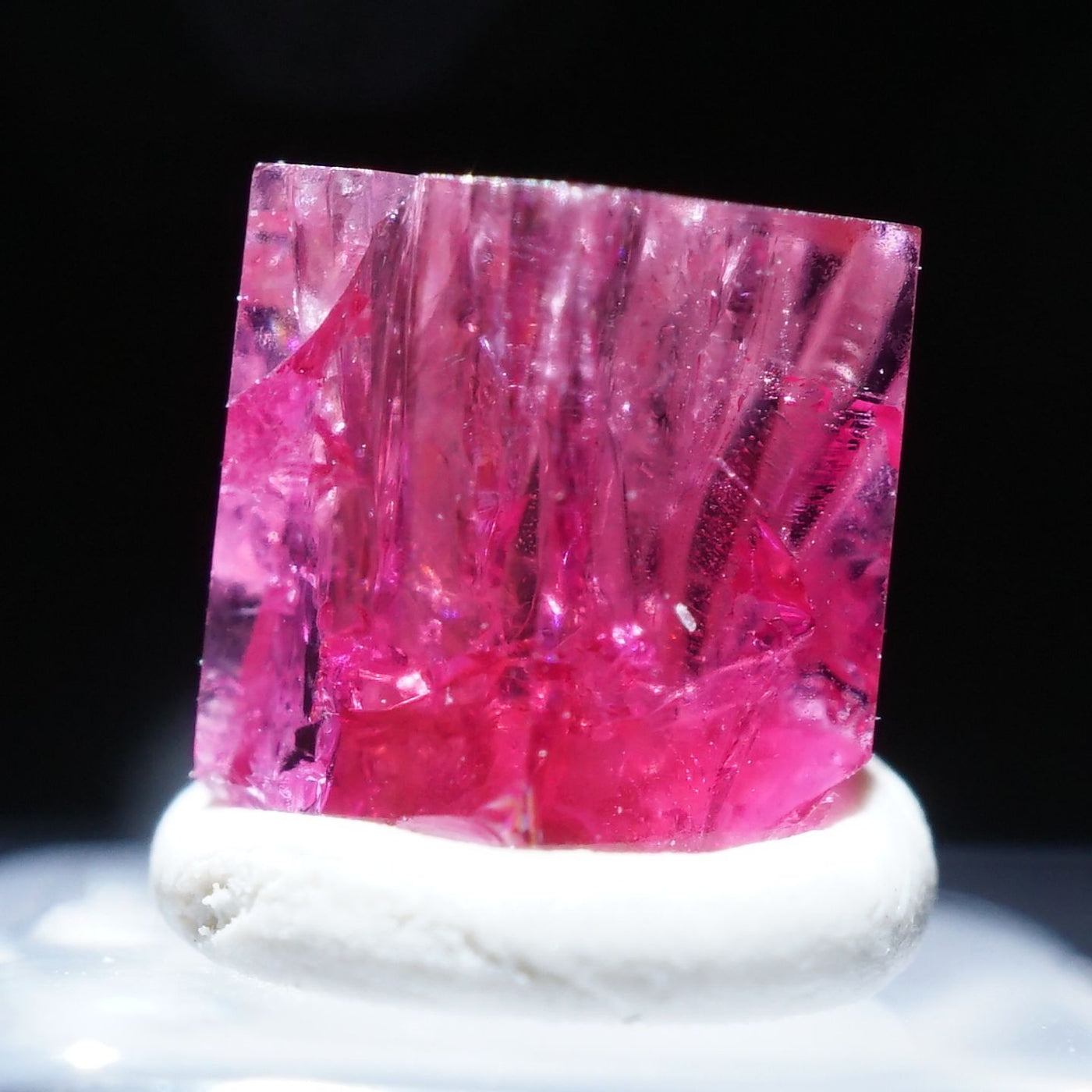 アメリカ ユタ州産 レッドベリル – 天然石ハッピーギフト