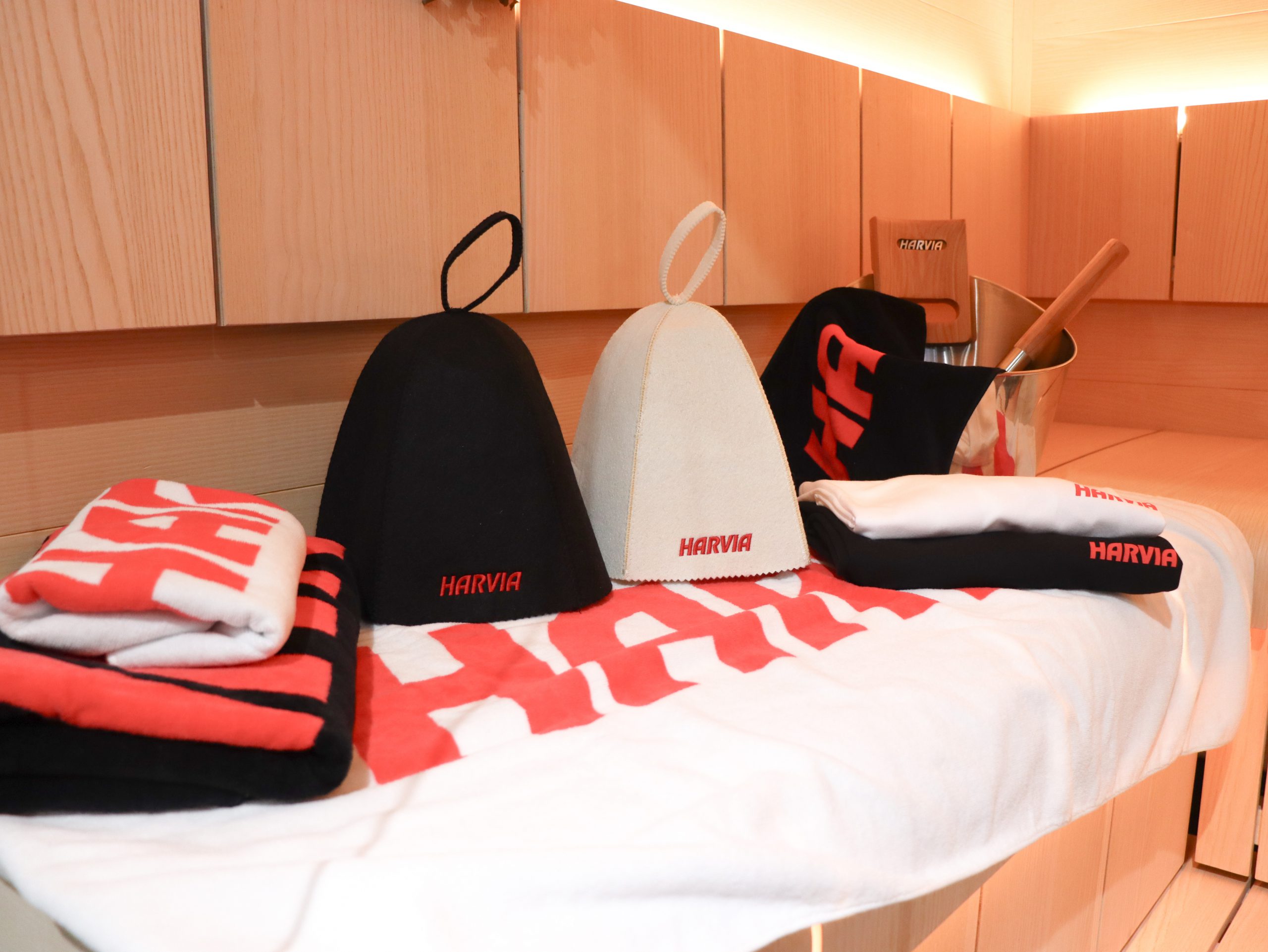 ハルビアロゴ入りサウナタオル黒 - harvia