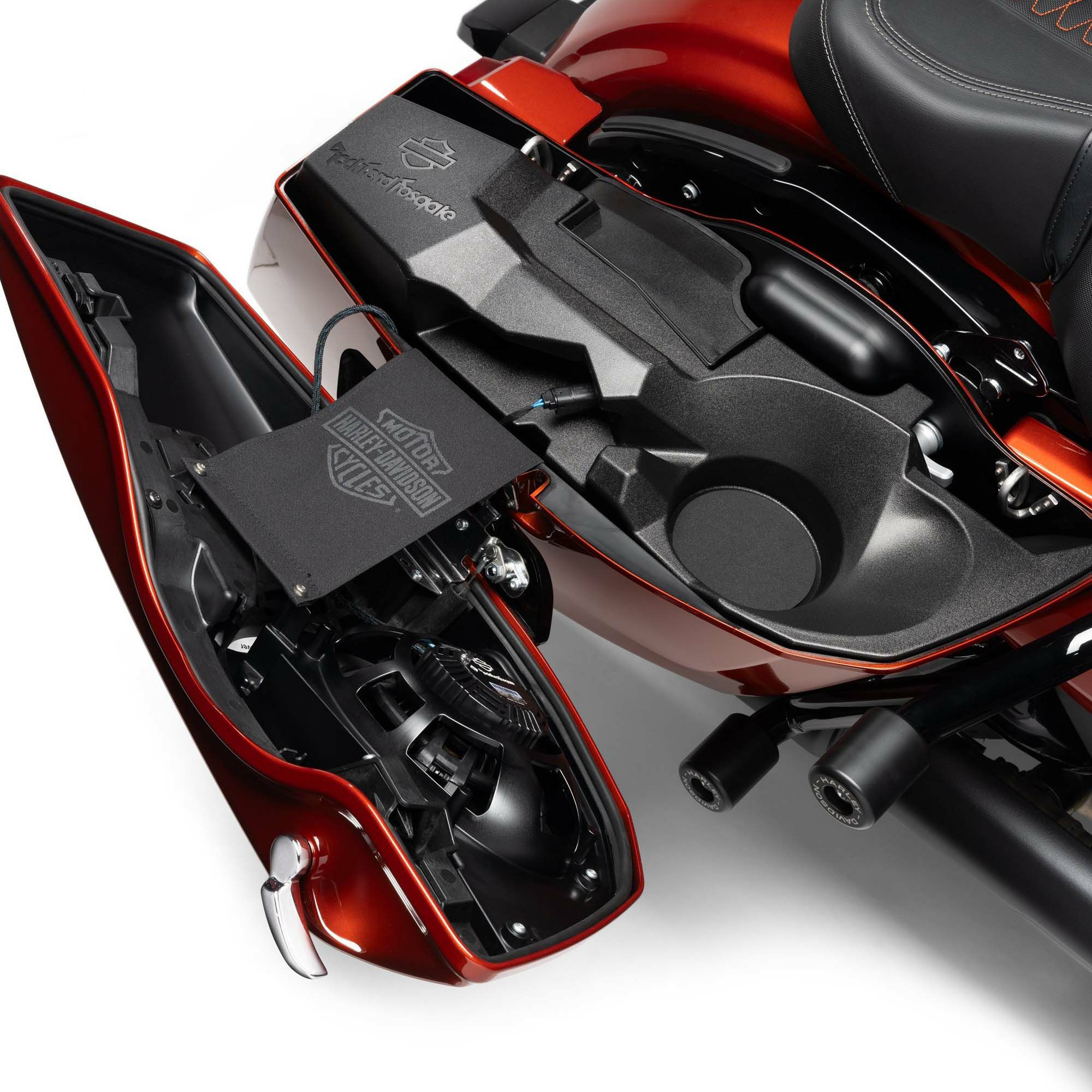 ハーレー、ツーリング ツアーパック＆サドルバック・スピーカー(2014