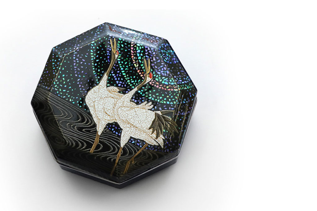 螺鈿（らでん）とは？神秘的な輝きを秘めた伝統的な加飾方法をご紹介