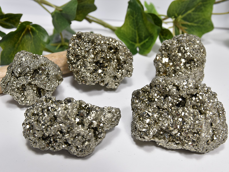 ペルー産]パイライト原石（専用台座付） - 埼玉県吉川市の天然石専門店
