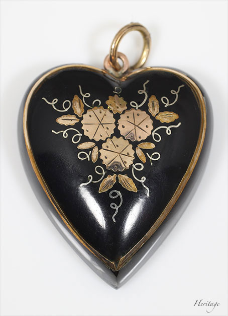 ヴィクトリアンのハート型のピケのロケット・ペンダント
