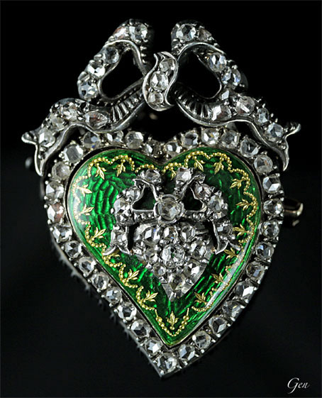 ウィッチーズハート＆ダブルハートのグリーン・ギロッシュエナメルの