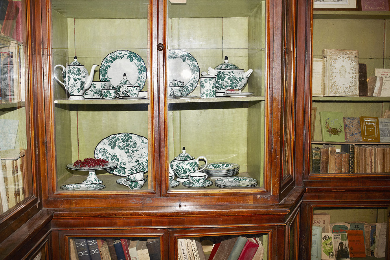 アンティークな雰囲気まとうGUCCI新作インテリアコレクション発売