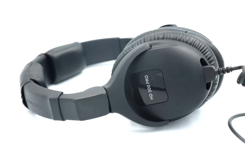 SENNHEISER HD 300 PROをレビュー。フラットで原音に忠実なモニター